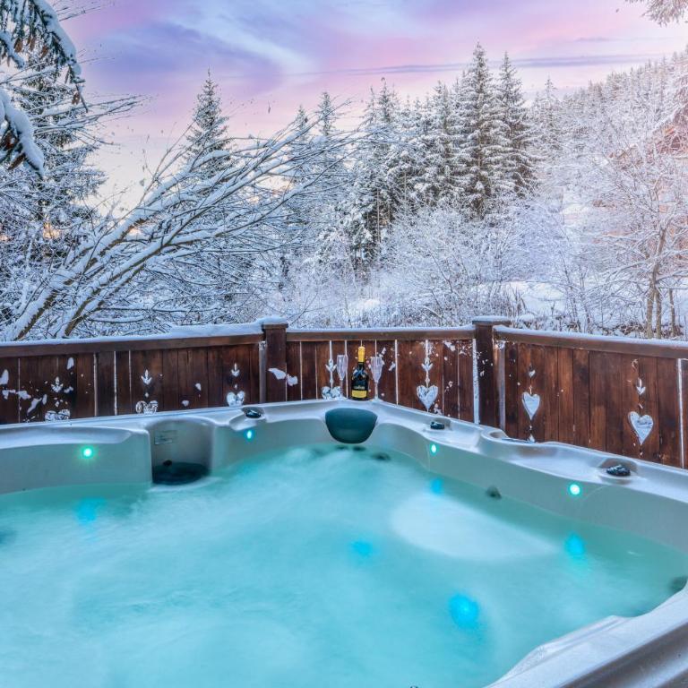 Chalet Côté Cœur, La Tania, with Outdoor Hot Tub and 7 Ensuite Rooms - Chalet - 2