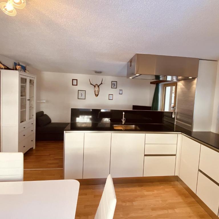 Capri Home - Apartment mit 2 Schlafzimmern - 1