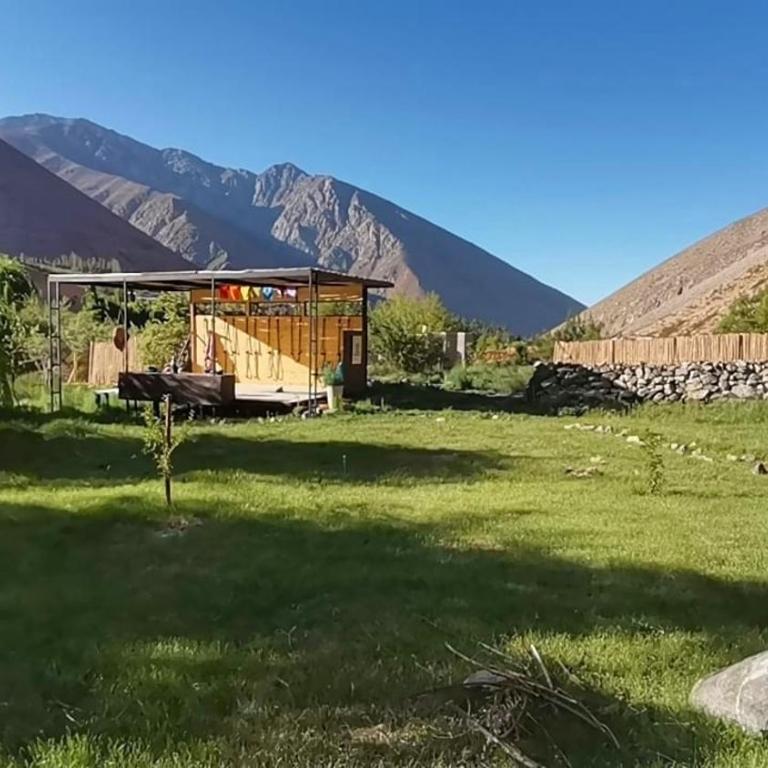 Reset Elqui - Habitación con cama extragrande y vistas a la montaña - 20