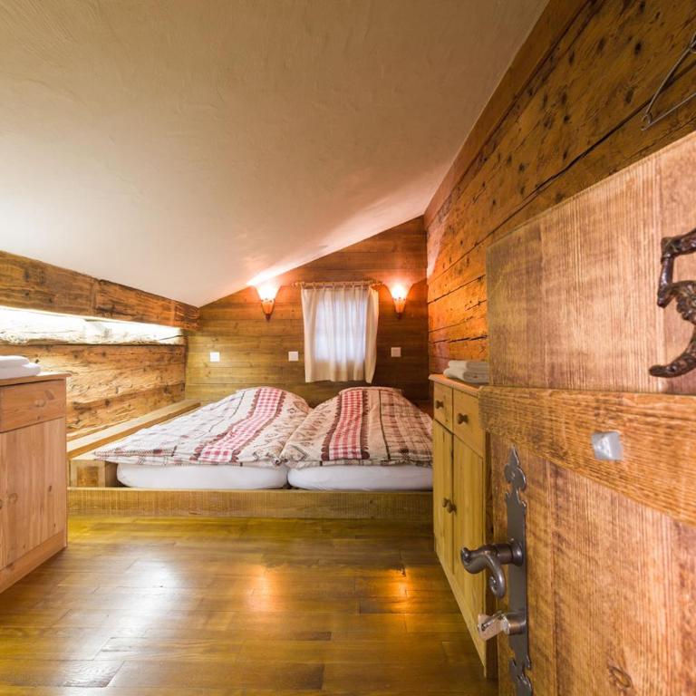 Mayen2003 Ayent Anzère - Doppelzimmer mit Gemeinschaftsbad - 1