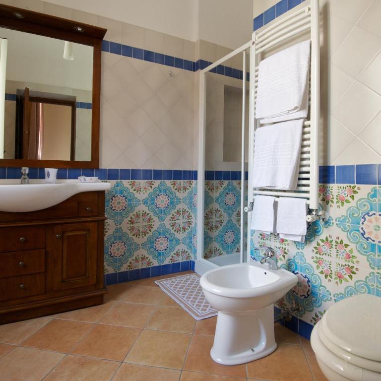 Divina House B&B - Camera Matrimoniale con Balcone - 13