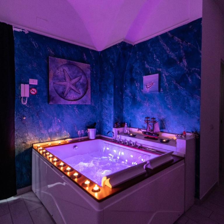 Stabiae Luxury Rooms - Suite King con Vasca Idromassaggio - 4