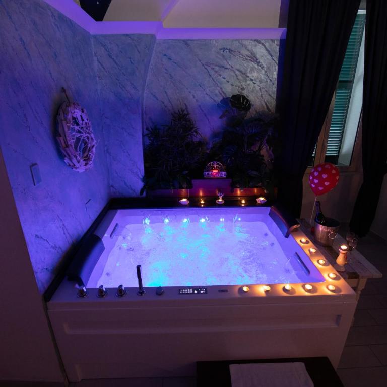 Stabiae Luxury Rooms - Suite Queen con Vasca Idromassaggio - 7