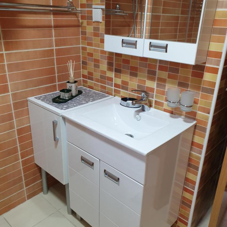 Apartman Lisica 24 - One-Bedroom Apartment - 17