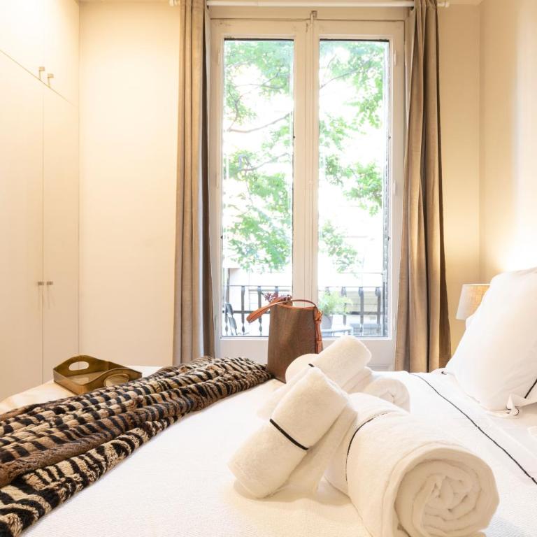 Chic Apartments Barcelona - Apartment with Balcony - 29