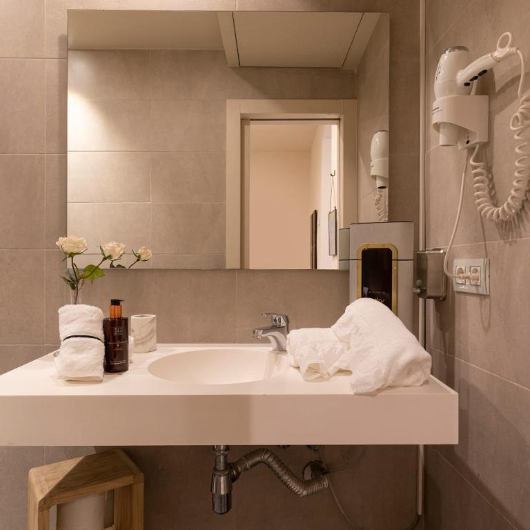 Chic Apartments Barcelona - Apartment with Balcony - 5