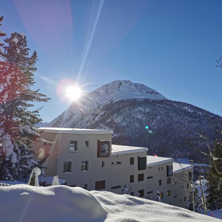 Ferienwohnung Pontresina - Chesa Andrea - Gartensitzplatz - Apartment mit 3 Schlafzimmern - 26