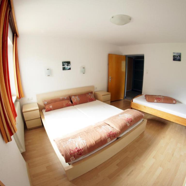 Apartments Bauernhof Dismasn Hof - Apartment mit 2 Schlafzimmern und Balkon - Top 1 - 4