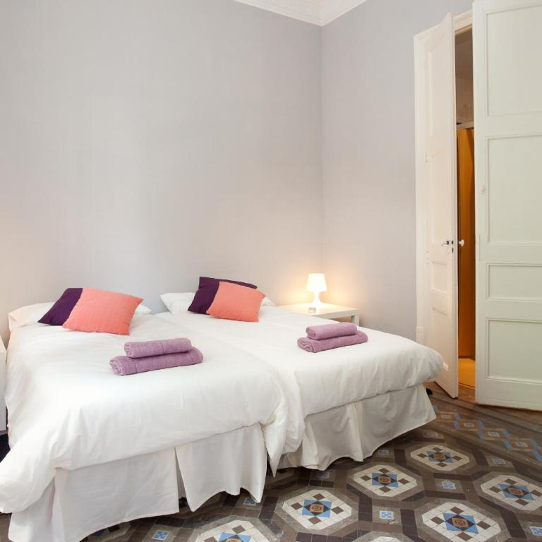 Modernist Apartment Barcelona - Four-Bedroom Apartment - 20