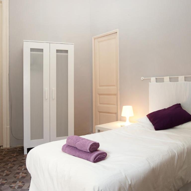 Modernist Apartment Barcelona - Four-Bedroom Apartment - 4