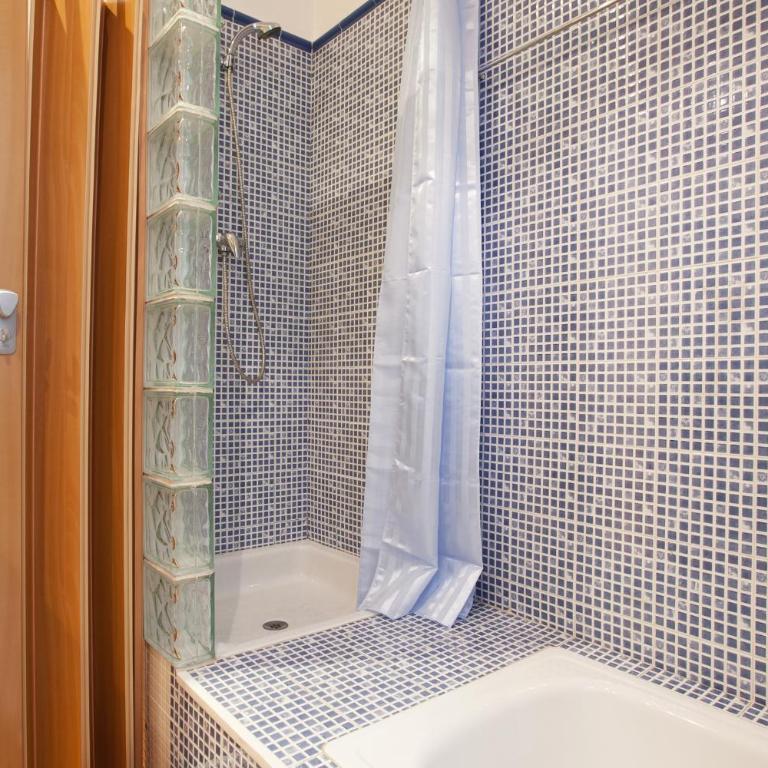 Modernist Apartment Barcelona - Four-Bedroom Apartment - 7
