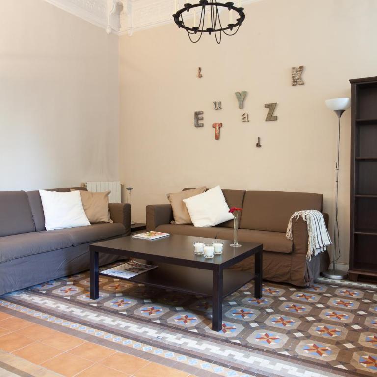 Modernist Apartment Barcelona - Four-Bedroom Apartment - 16