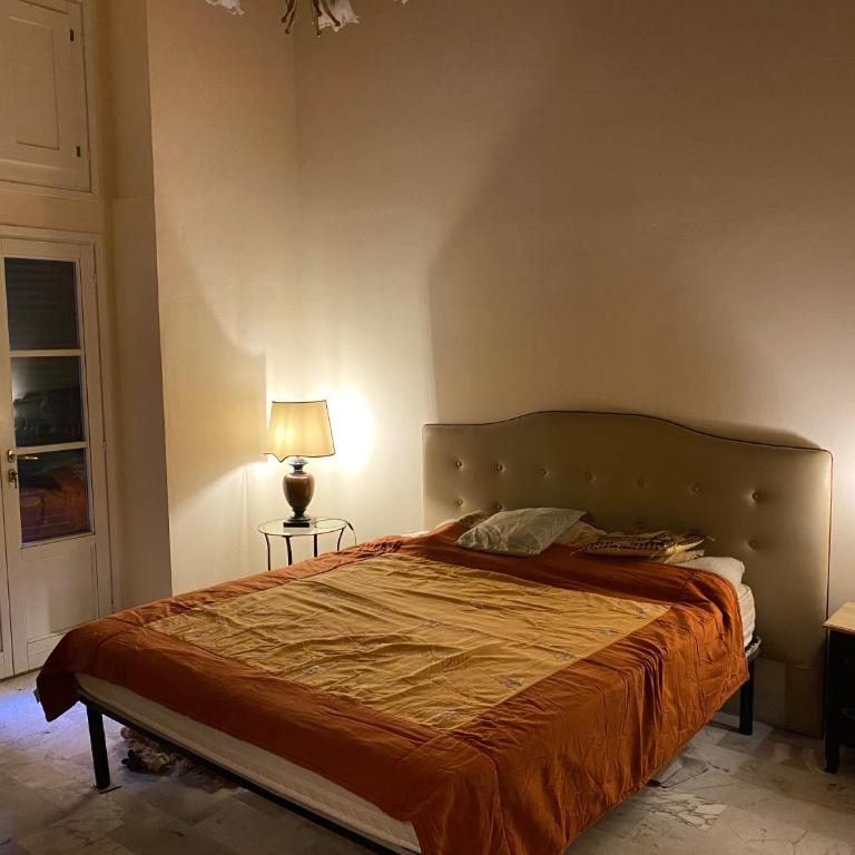 Renovated apartment with 3 bedrooms in an historic palazzo between port and old town - Three-Bedroom Apartment - 22