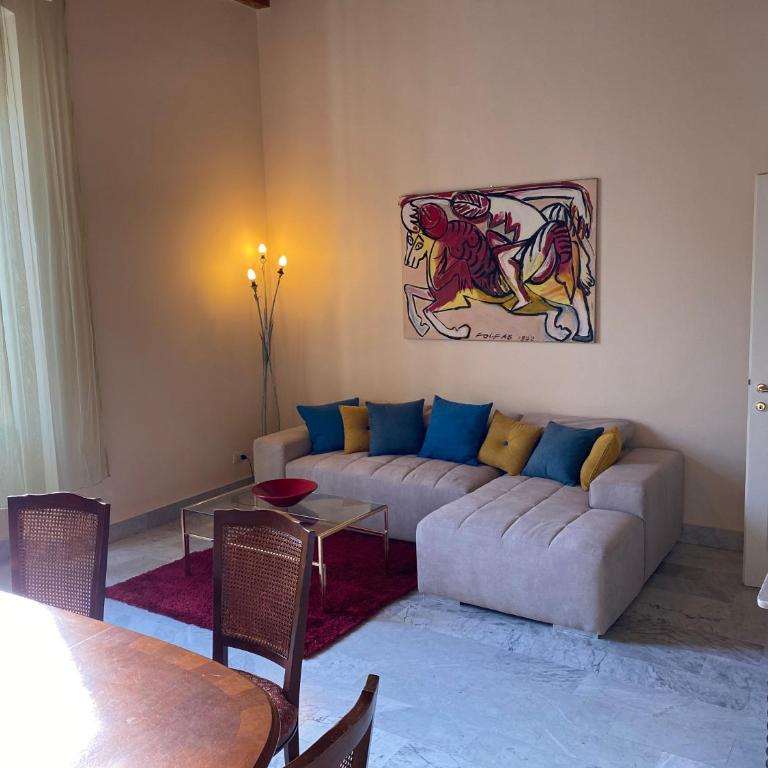 Renovated apartment with 3 bedrooms in an historic palazzo between port and old town - Three-Bedroom Apartment - 6