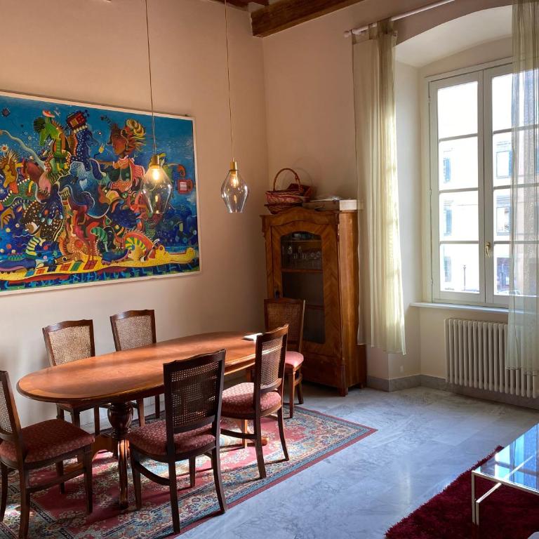 Renovated apartment with 3 bedrooms in an historic palazzo between port and old town - Three-Bedroom Apartment - 17