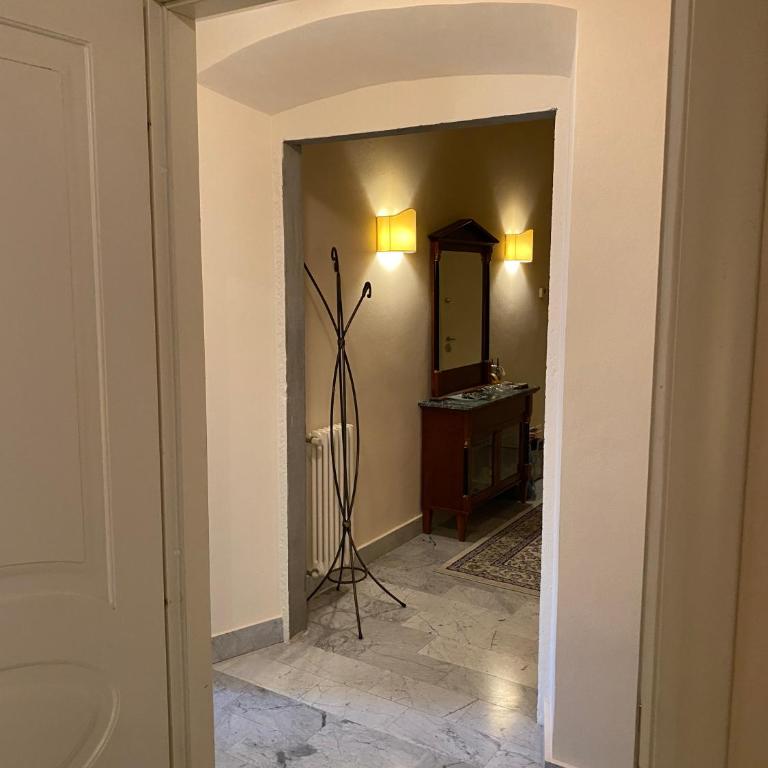 Renovated apartment with 3 bedrooms in an historic palazzo between port and old town - Three-Bedroom Apartment - 15