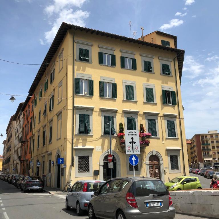 Renovated apartment with 3 bedrooms in an historic palazzo between port and old town - Three-Bedroom Apartment - 30