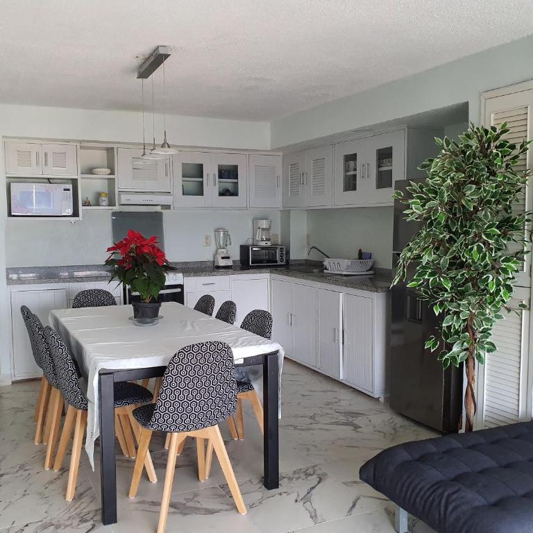 MARLIN TURQUESA DEPARTAMENTOs FRENTE AL MAR - Three-Bedroom Apartment with Water View - 18