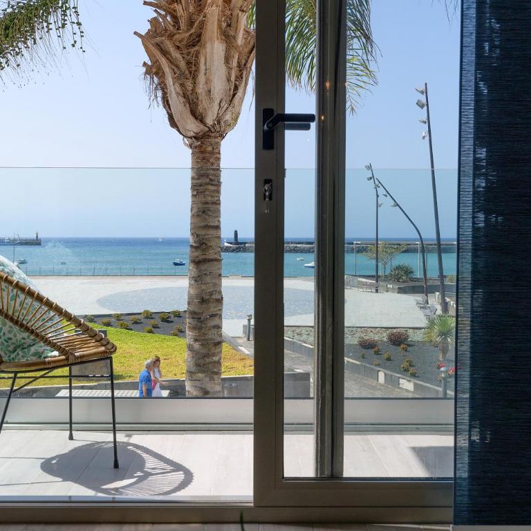 Apartamento Paula con vistas al mar - Three-Bedroom Apartment - 10