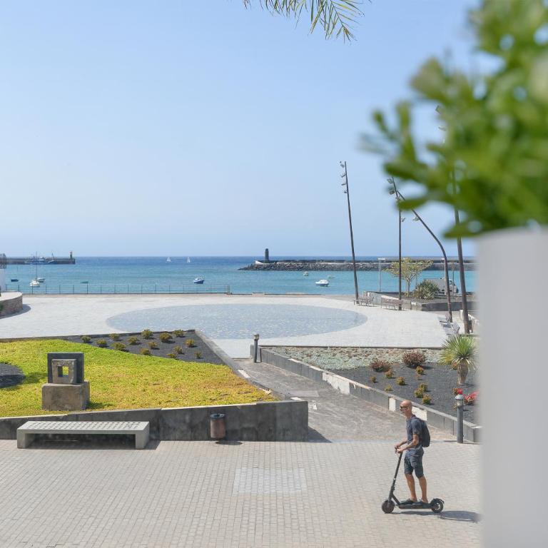 Apartamento Paula con vistas al mar - Three-Bedroom Apartment - 11