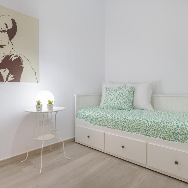 Apartamento Paula con vistas al mar - Three-Bedroom Apartment - 12