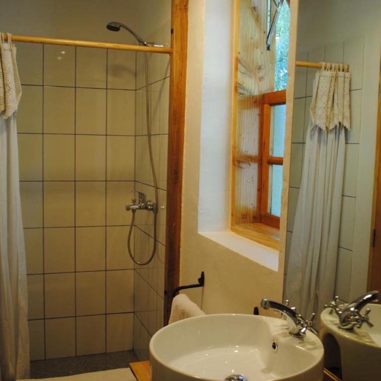 Hostería de la Patagonia - Quadruple Room with Private Bathroom - 2