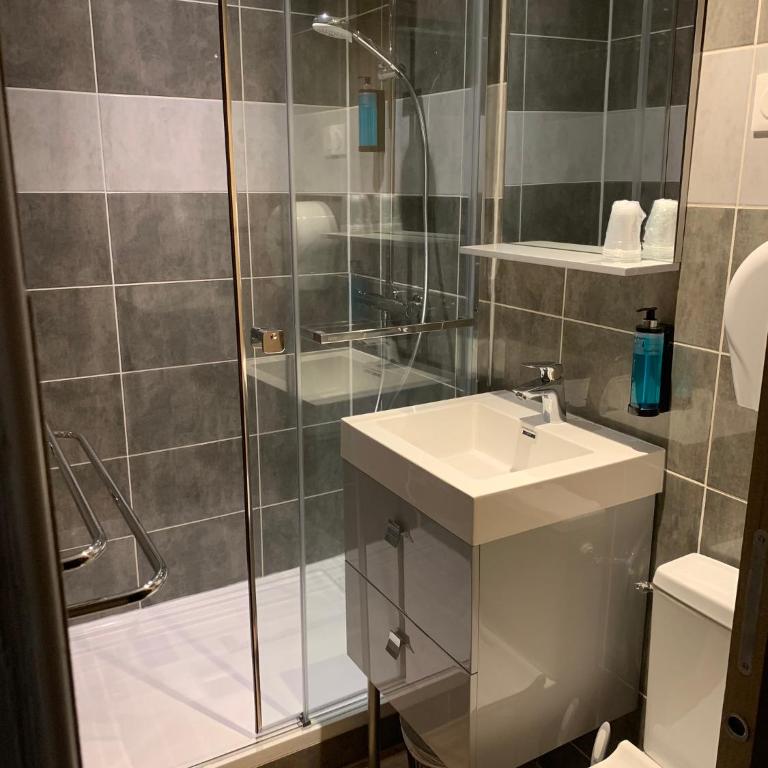 Hôtel l'Équipe - Quadruple Room - 1