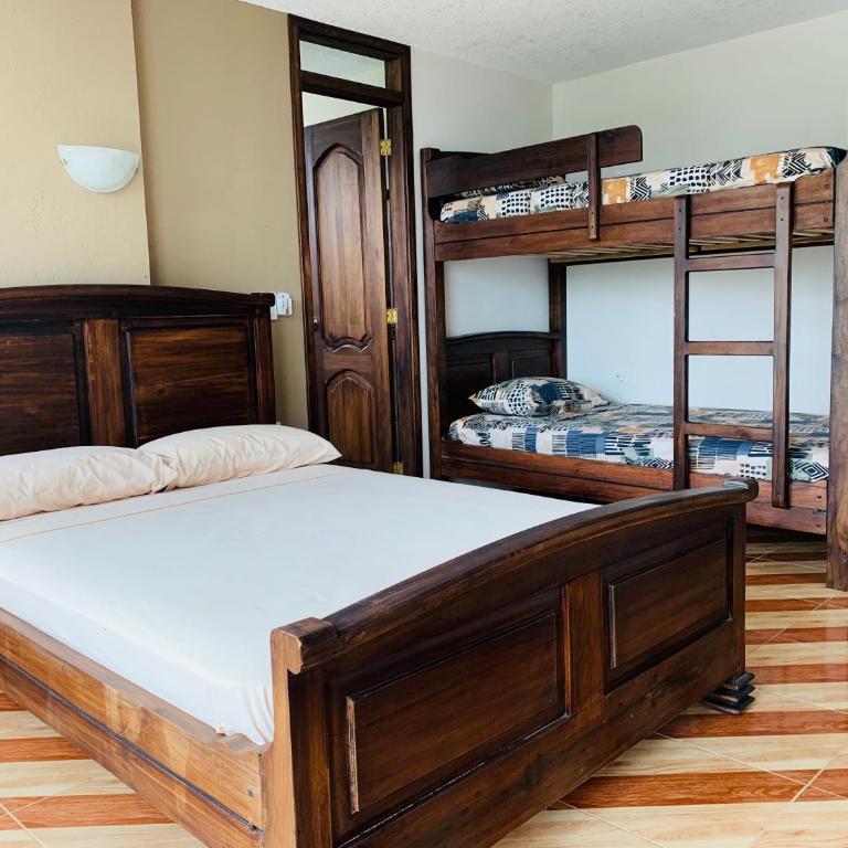 Hotel Kemarios - Family Room with Private Bathroom - 4