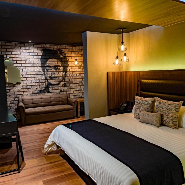 Cadillac Hotel Boutique - Suite con bañera de hidromasaje - Cama extragrande - 5