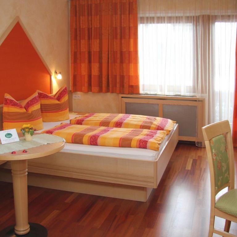 Hotel Alpina - Doppelzimmer mit Balkon - 5