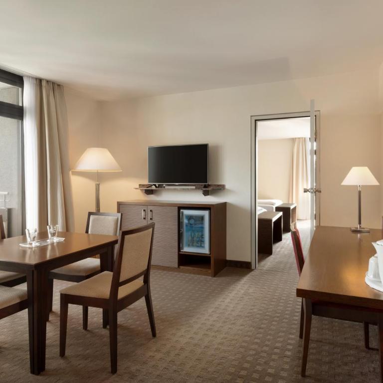Ramada Nürnberg Parkhotel - Suite Lit King-Size avec Canapé-Lit - Non-Fumeurs - 3