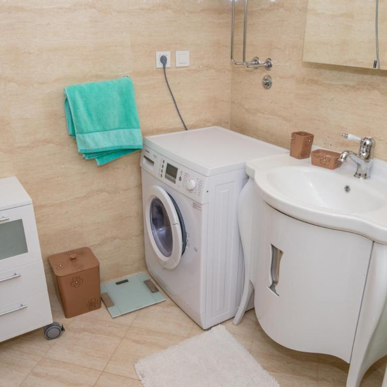 Apartment Elena Petrovac - Two-Bedroom Apartment - 9