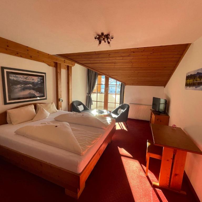 Hotel Alpin - Doppelzimmer mit Balkon - 6