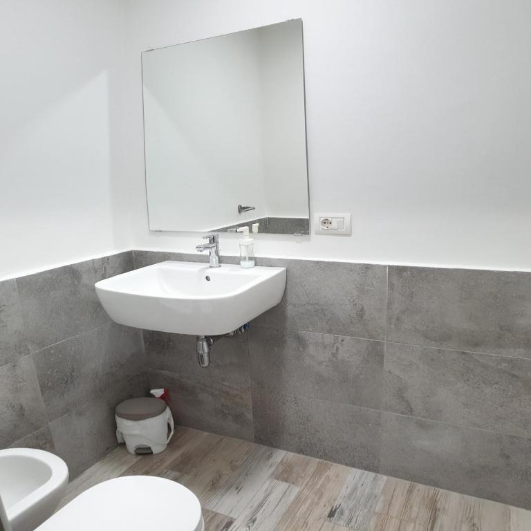 Kos - Twin Room with Private External Bathroom - 2