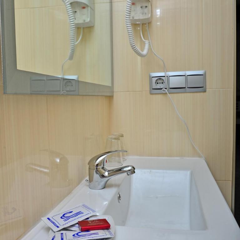 Hostal Campito - Habitación Doble Pequeña - 1 o 2 camas - 2