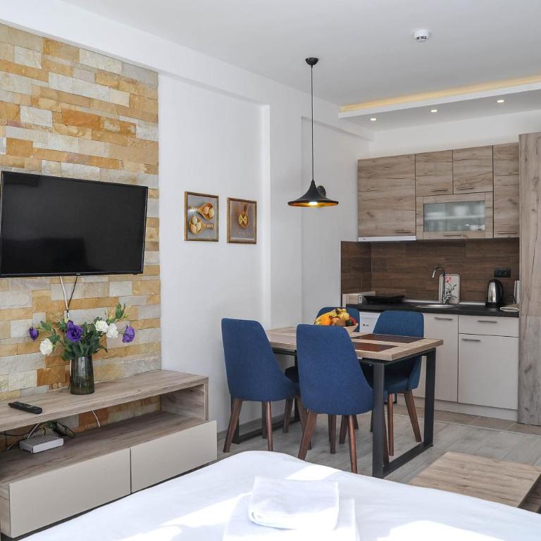 Milmari Resort - Lux Apartment - King Studio with Sofa Bed - 2