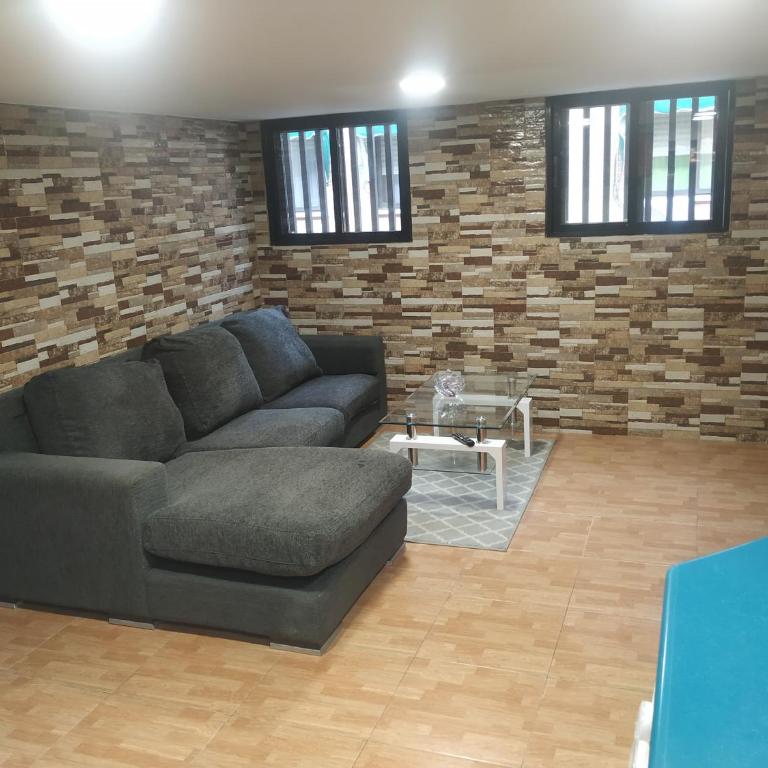 Apartamentos Deluxe Barajas - Three-Bedroom Apartment - 5