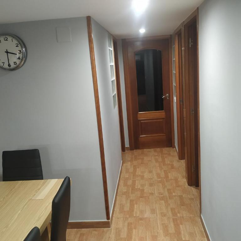 Apartamentos Deluxe Barajas - Three-Bedroom Apartment - 8