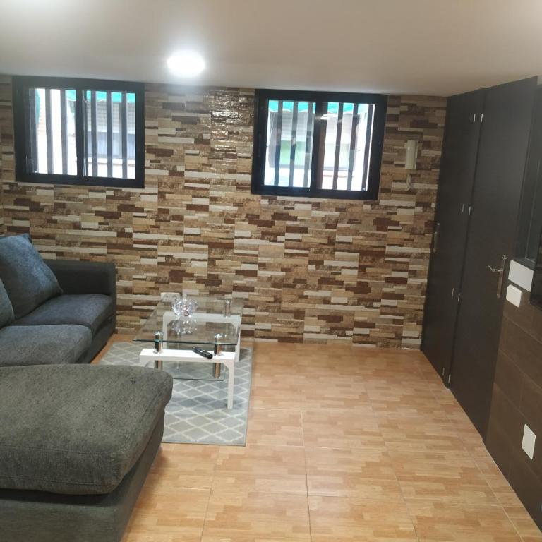 Apartamentos Deluxe Barajas - Three-Bedroom Apartment - 10