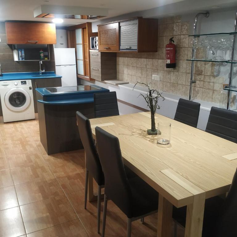 Apartamentos Deluxe Barajas - Three-Bedroom Apartment - 15