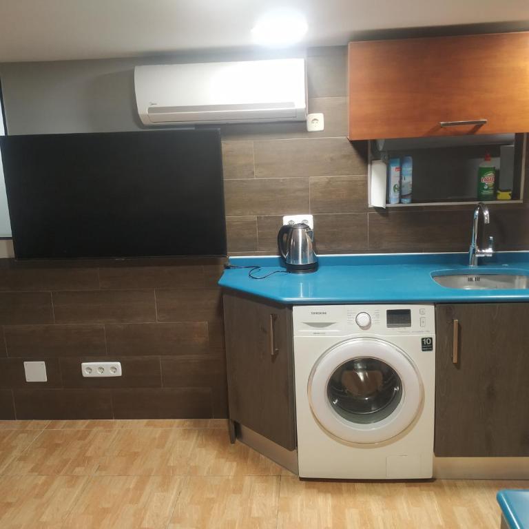 Apartamentos Deluxe Barajas - Three-Bedroom Apartment - 17