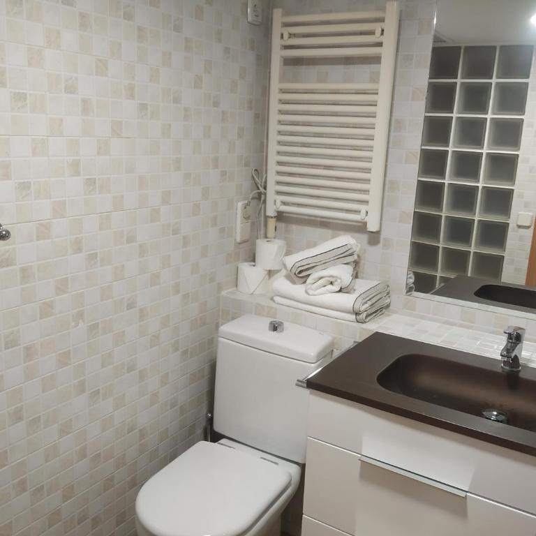 Apartamentos Deluxe Barajas - Three-Bedroom Apartment - 19
