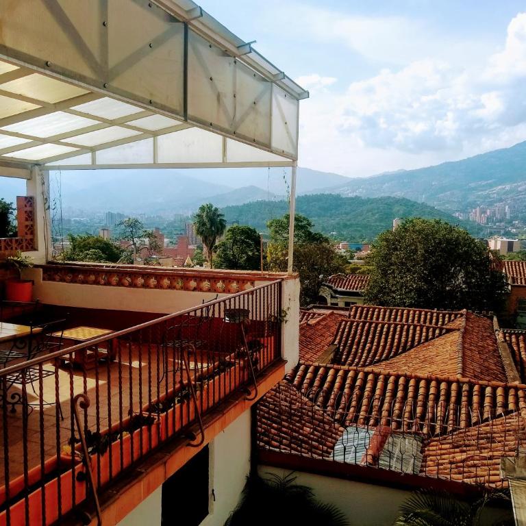 Villa del Prado - Family Room - 2