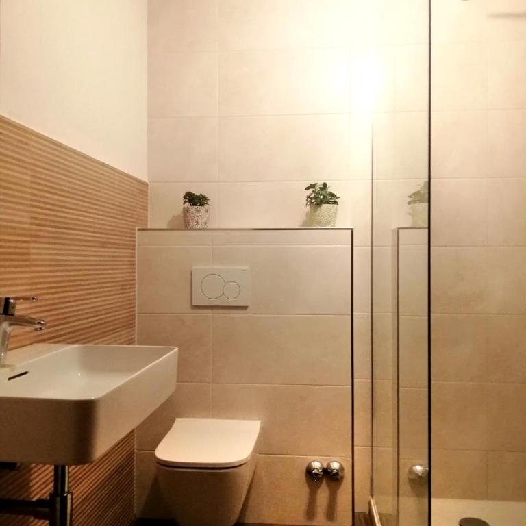 Pension Almhof Baumgarten - Familienzimmer mit eigenem Bad - 9