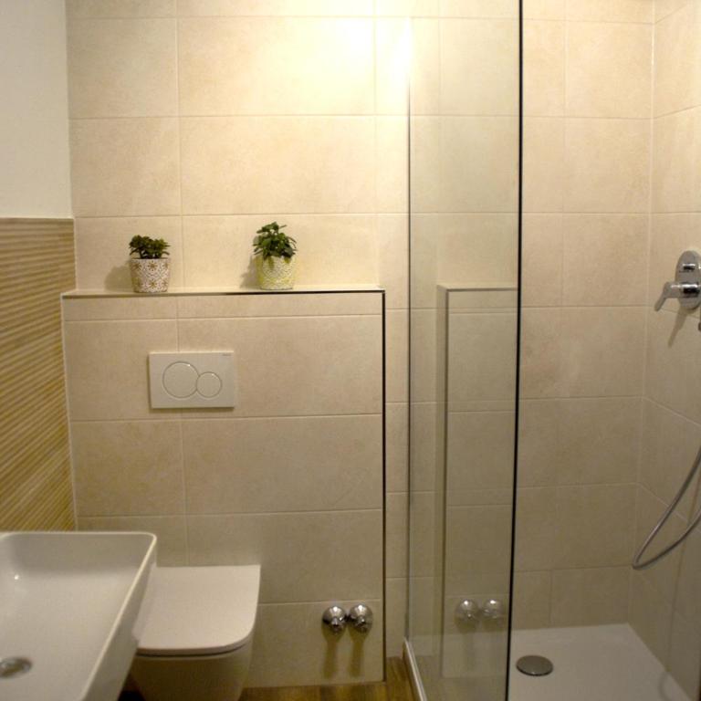 Pension Almhof Baumgarten - Familienzimmer mit eigenem Bad - 7