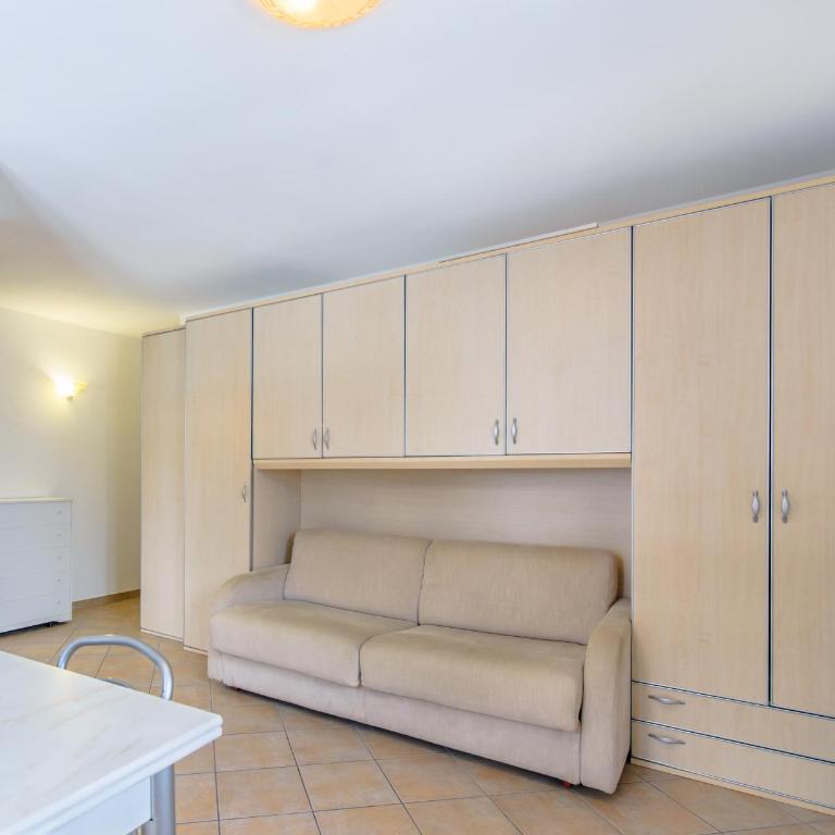 Zona Portici - Monolocale Familiare - 4