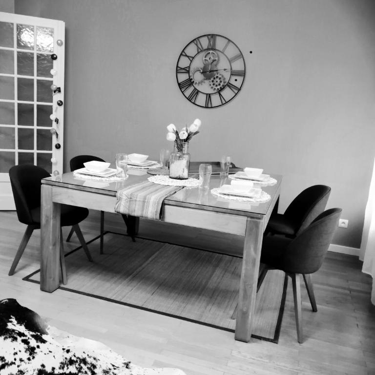Bed and Break Annecy, appartement 90m2 avec parking, balcons - Three-Bedroom Apartment - 10