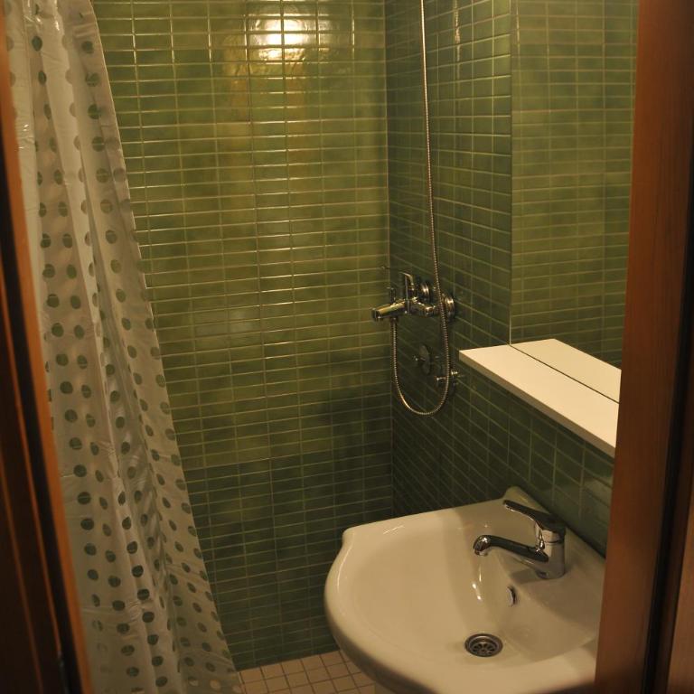 Guesthouse Hortenzija - Triple Room with Private Bathroom - 8