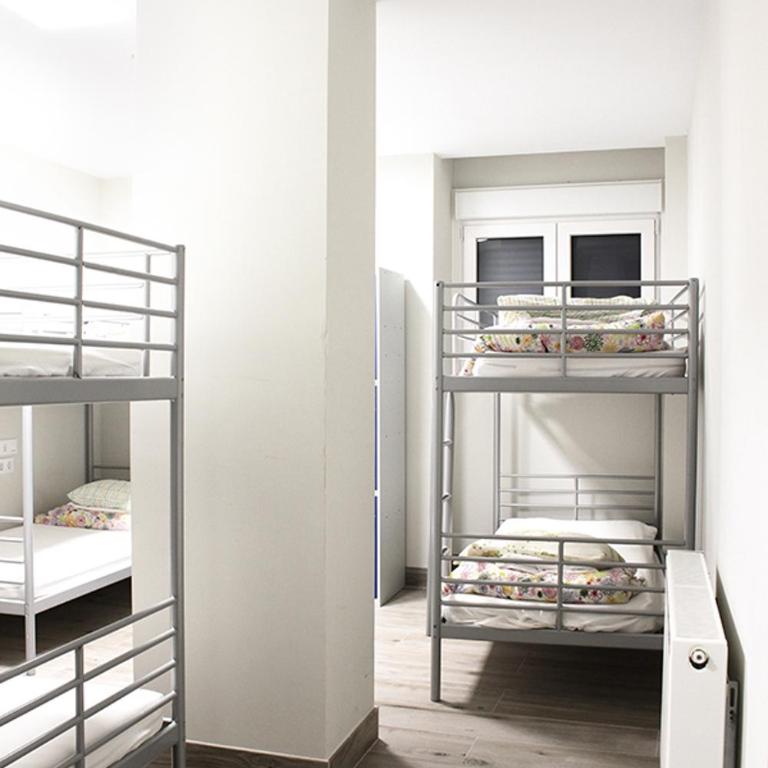 Albergue Logroño Centro - Habitación Familiar con baño privado - 6