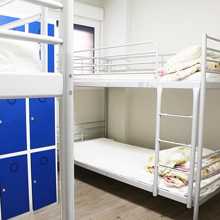 Albergue Logroño Centro - Habitación Familiar con baño privado - 8